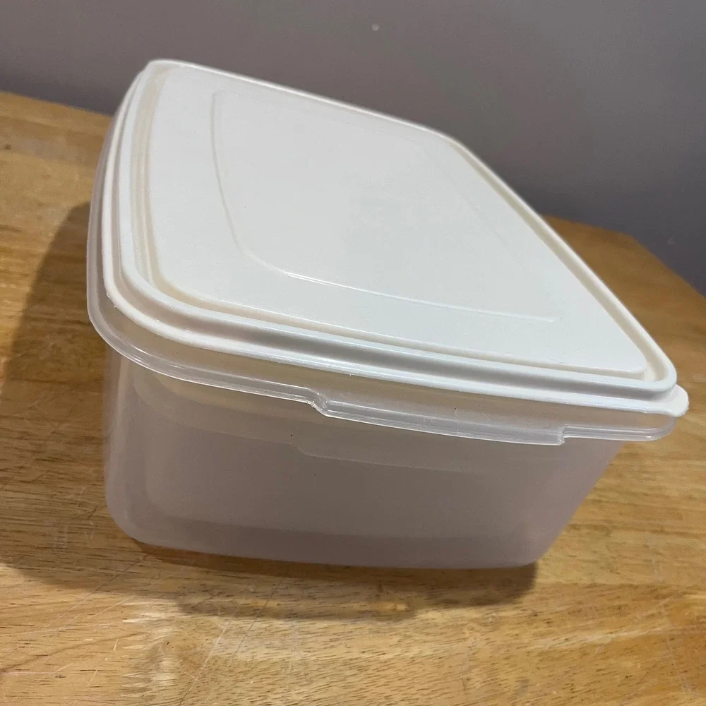 Vtg‎ Rubbermaid Servin Saver Food Storage Containers #7 & 8 Almond Lids 90s